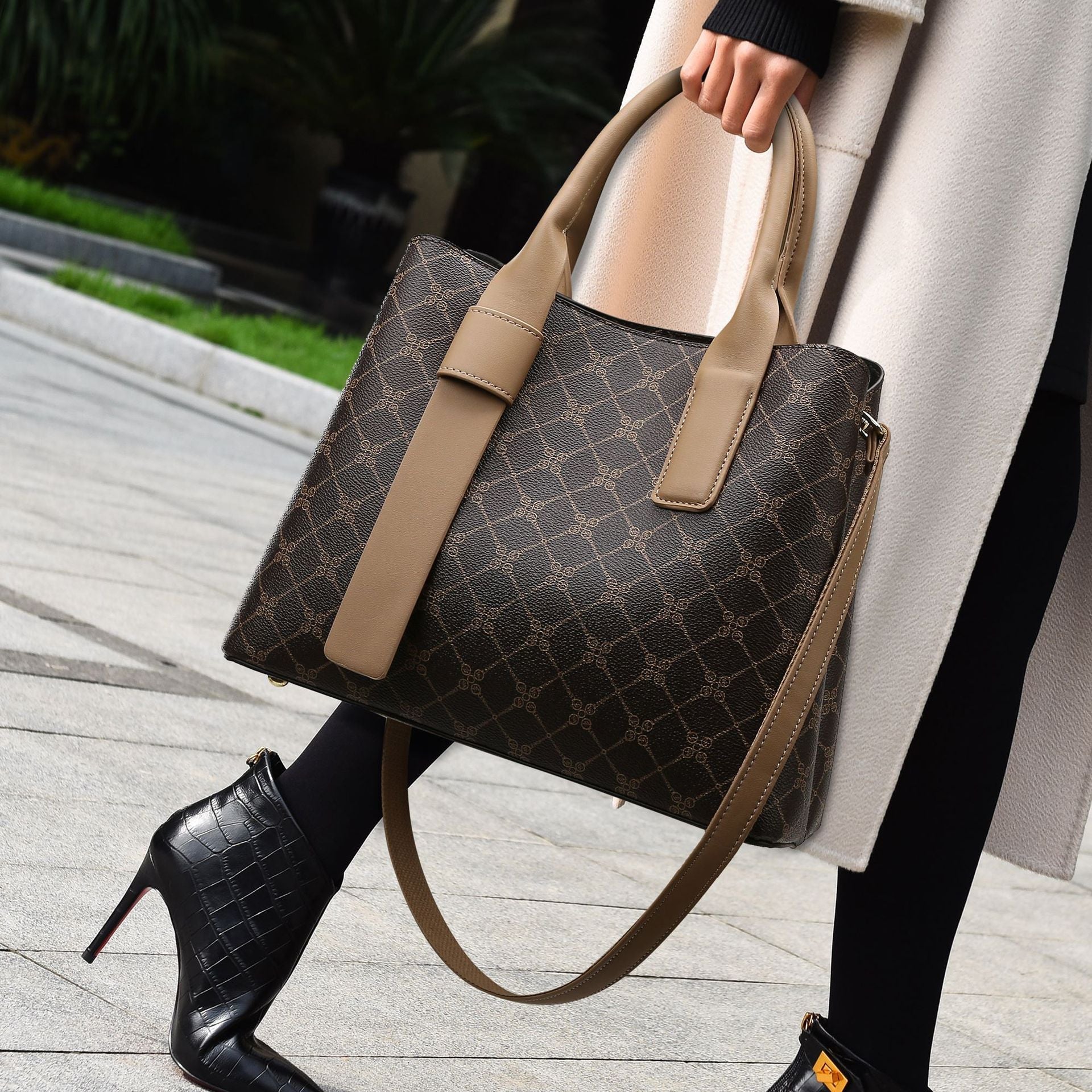 Elegant Women's Commuter Soft Leather Large Embossed Shoulder Bags