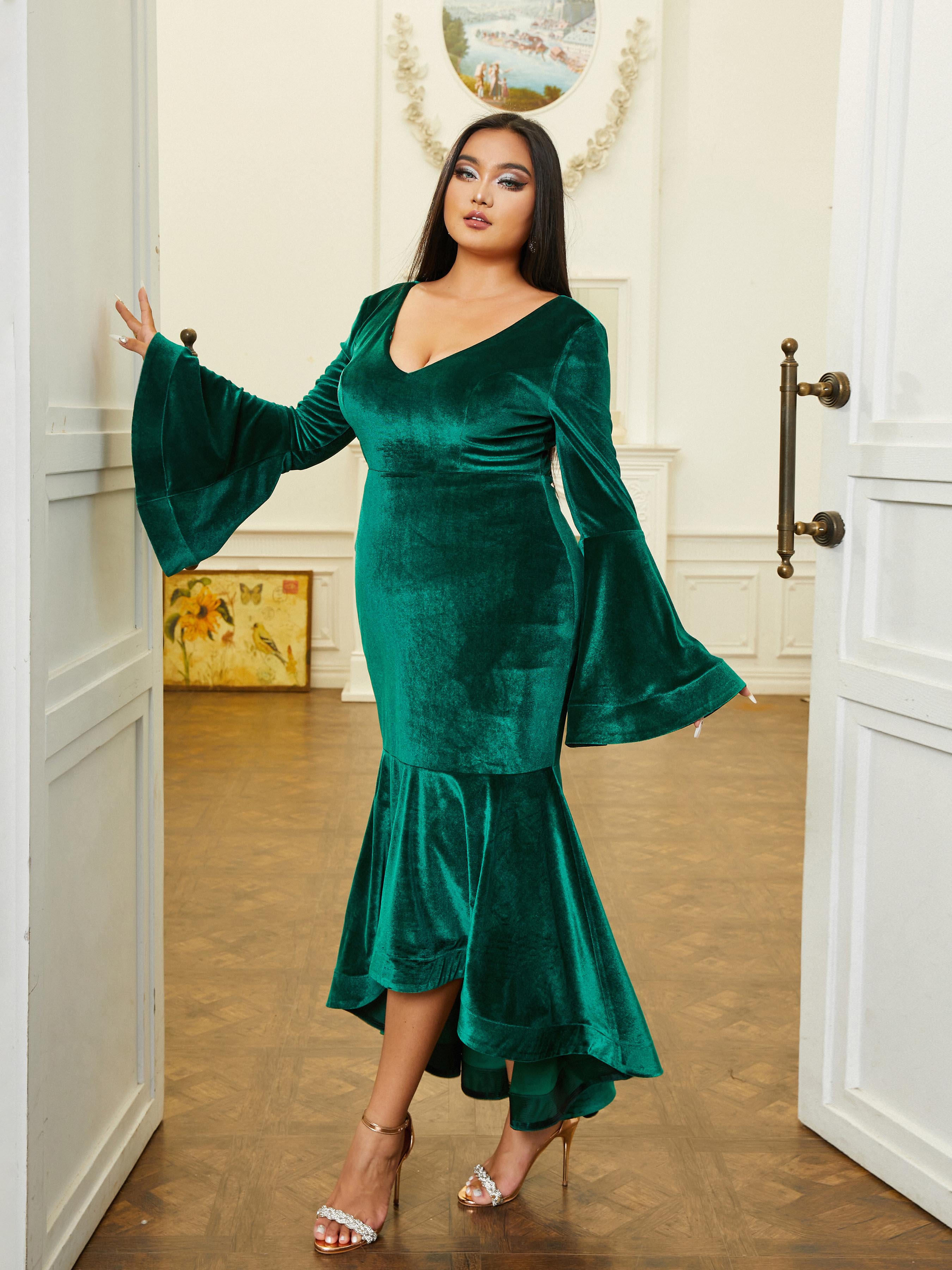 Plus Size Sexy Bell Sleeve Velvet Green Prom Dress PRM20813